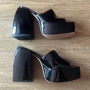 NWT Schutz Aretha Heels